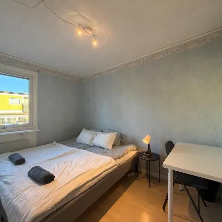 Villa Workers House Near Volvo With 4 Bedrooms 7 Beds And Parking Göteborg