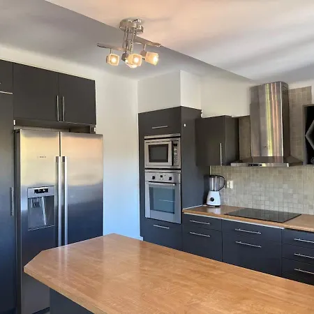 Huge Workers & Family With 3 Floors 2 Kitchens & 3 Bathrooms גטבורג