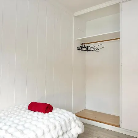 Holiday home 7 Bedroom Workers With 11 Beds And Free Parking *