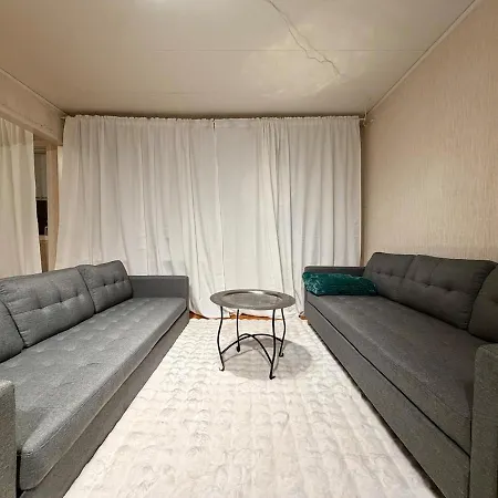 Villa Workers House Near Volvo With 4 Bedrooms 7 Beds And Parking *