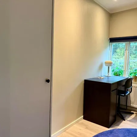 בית נופש 10 Bedroom Workers With Free Parking גטבורג