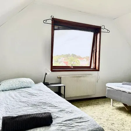 別荘 3 Bedroom Workers Near For 6 People Near Volvo With Free Parking ヨーテボリ