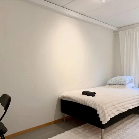 Workers With 5 Bedrooms 8 Beds 2 Bath And Free Parking בית נופש