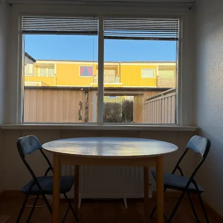 Villa Workers House Near Volvo With 4 Bedrooms 7 Beds And Parking Göteborg
