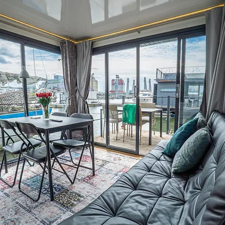 At Sea Houseboat With Rooftop In The Heart Of By Beyond * غوتنبرغ