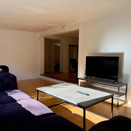 בית נופש Workers With 5 Bedrooms 2 Bathrooms Free Parking Near Volvo