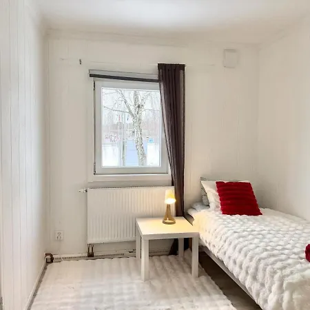 Holiday home 7 Bedroom Workers With 11 Beds And Free Parking *