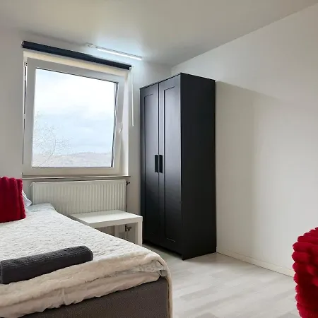 Workers Near Worksites 5 Bedrooms 8 Beds