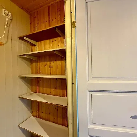 Workers And Family Homes 4br House, 7 Beds, Free Parking & Garage Near Volvo בית נופש גטבורג