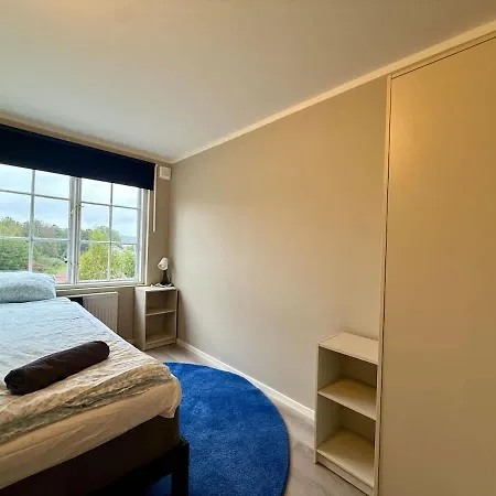 10 Bedroom Workers With Free Parking *