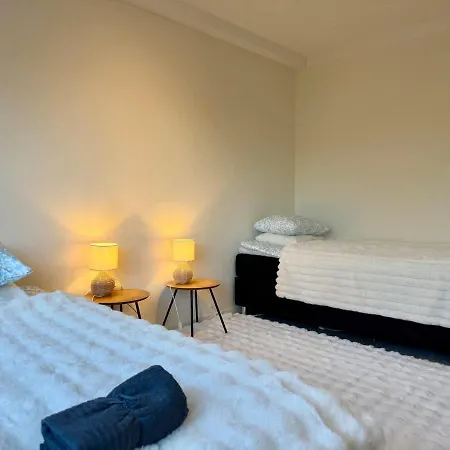 Workers With 5 Bedrooms 8 Beds 2 Bath And Free Parking * גטבורג