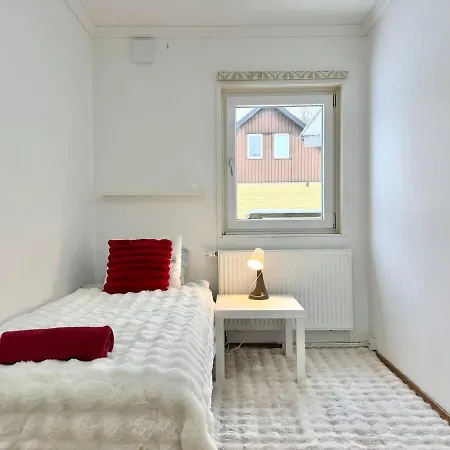 Holiday home 7 Bedroom Workers With 11 Beds And Free Parking