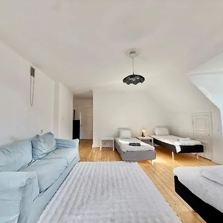 Huge Workers & Family With 3 Floors 2 Kitchens & 3 Bathrooms גטבורג