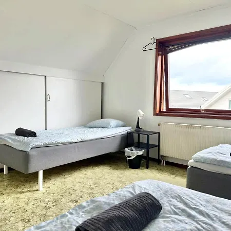 3 Bedroom Workers Near For 6 People Near Volvo With Free Parking *