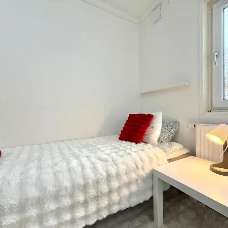 7 Bedroom Workers With 11 Beds And Free Parking Gothenburg