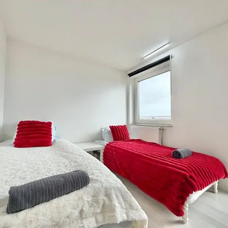 Workers Near Worksites 5 Bedrooms 8 Beds בית נופש גטבורג