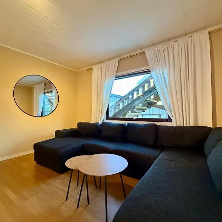 בית נופש Workers And Family Homes 4br House, 7 Beds, Free Parking & Garage Near Volvo