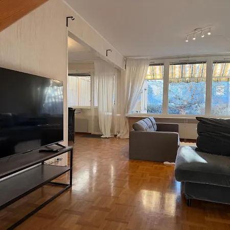 Workers House Near Volvo With 4 Bedrooms 7 Beds And Parking *