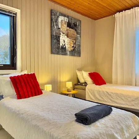 Workers And Family Homes 4br House, 7 Beds, Free Parking & Garage Near Volvo