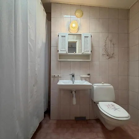 Workers House Near Volvo With 4 Bedrooms 7 Beds And Parking *