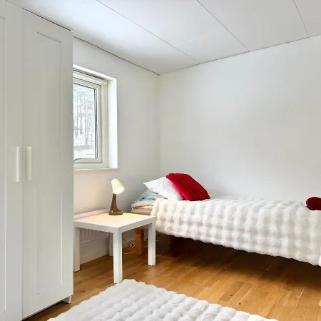 7 Bedroom Workers With 11 Beds And Free Parking Holiday home Gothenburg