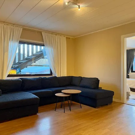 Workers And Family Homes 4br House, 7 Beds, Free Parking & Garage Near Volvo בית נופש גטבורג