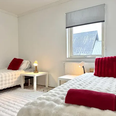7 Bedroom Workers With 11 Beds And Free Parking