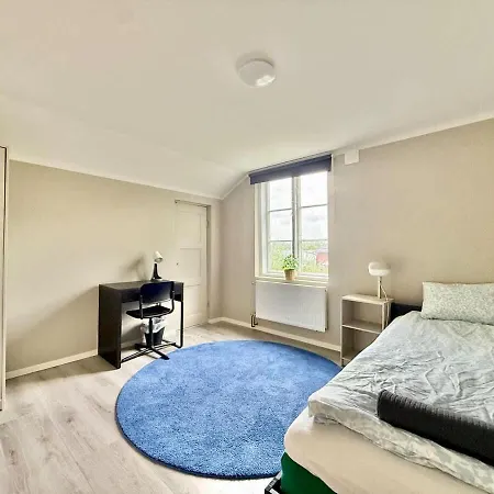 10 Bedroom Workers With Free Parking בית נופש גטבורג