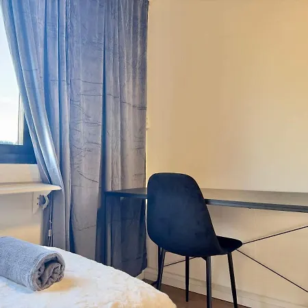 Workers And Family Homes 4br House, 7 Beds, Free Parking & Garage Near Volvo בית נופש *