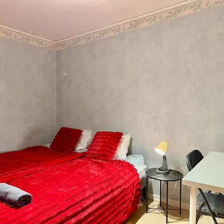 Workers House Near Volvo With 4 Bedrooms 7 Beds And Parking *