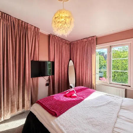 4 Bedroom Townhouse Near Liseberg With Free Parking For Families And Companies بيت للعطل *