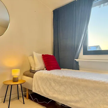 בית נופש Workers And Family Homes 4br House, 7 Beds, Free Parking & Garage Near Volvo