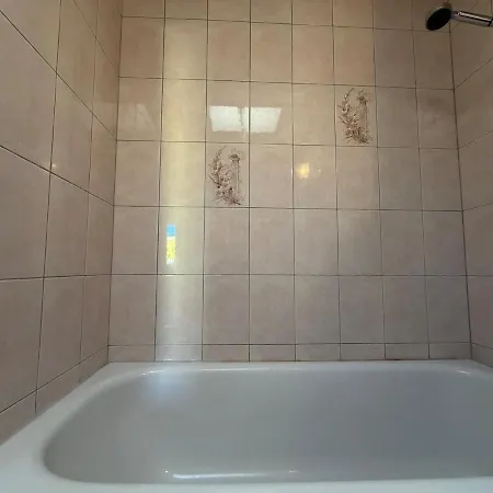 Workers House Near Volvo With 4 Bedrooms 7 Beds And Parking Göteborg