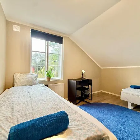 10 Bedroom Workers With Free Parking בית נופש *