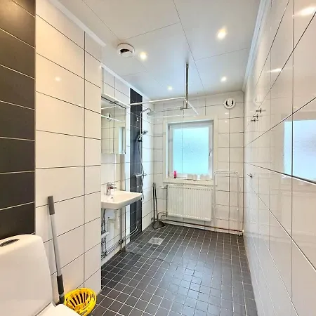 7 Bedroom Workers With 11 Beds And Free Parking