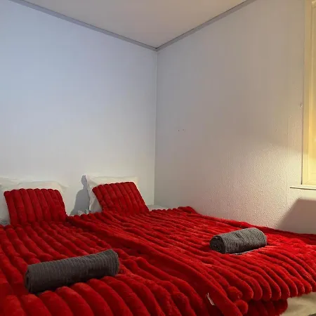 Workers House Near Volvo With 4 Bedrooms 7 Beds And Parking *