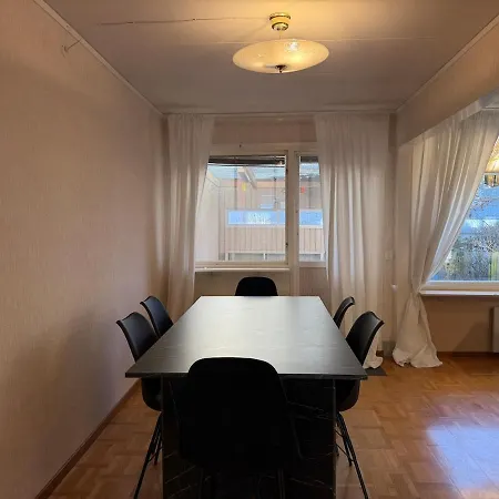 Villa Workers House Near Volvo With 4 Bedrooms 7 Beds And Parking *