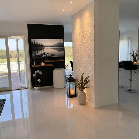 Villa Exclusive And Luxurious With A View Of Nature
