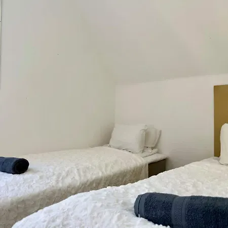 בית נופש Huge Workers & Family With 3 Floors 2 Kitchens & 3 Bathrooms גטבורג
