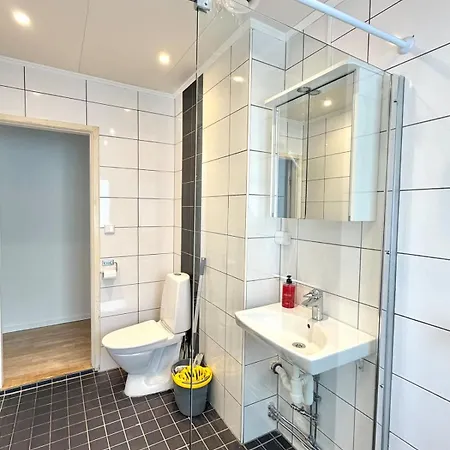 7 Bedroom Workers With 11 Beds And Free Parking