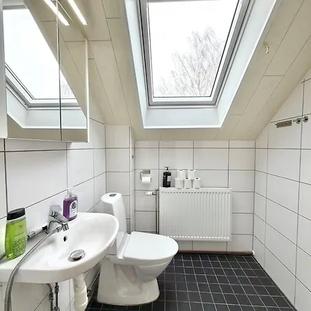 7 Bedroom Workers With 11 Beds And Free Parking Holiday home