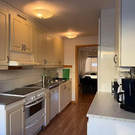 Villa Workers House Near Volvo With 4 Bedrooms 7 Beds And Parking *