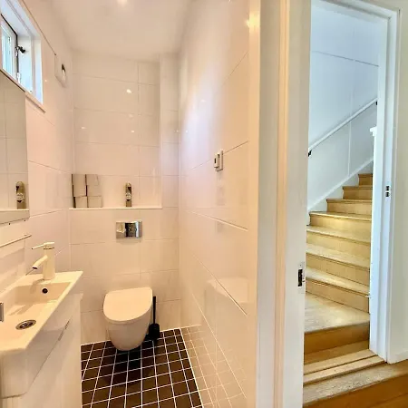 בית נופש Huge Workers & Family With 3 Floors 2 Kitchens & 3 Bathrooms *