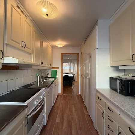 Workers House Near Volvo With 4 Bedrooms 7 Beds And Parking * Göteborg