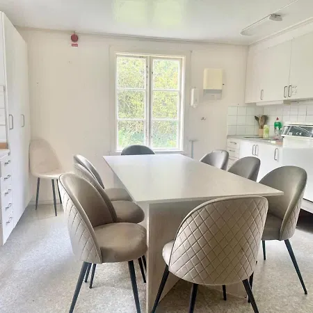 10 Bedroom Workers With Free Parking בית נופש