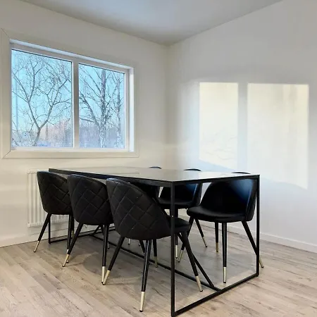 7 Bedroom Workers With 11 Beds And Free Parking *