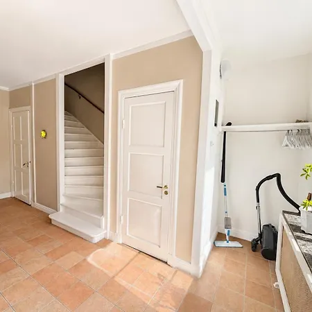 4 Bedroom Townhouse Near Liseberg With Free Parking For Families And Companies