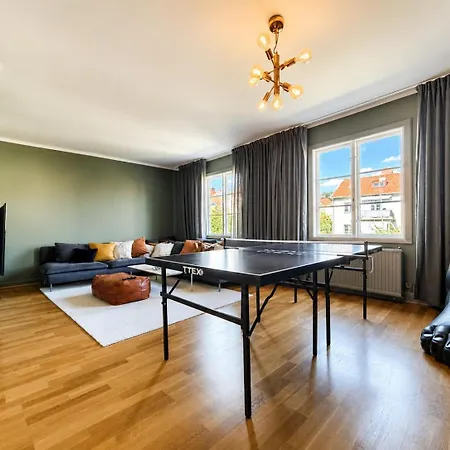 4 Bedroom Townhouse Near Liseberg With Free Parking For Families And Companies بيت للعطل