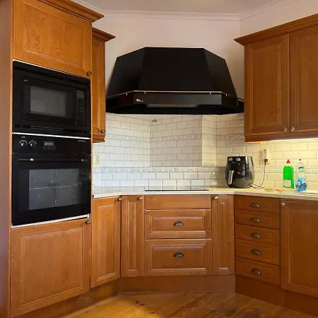 Huge Workers & Family With 3 Floors 2 Kitchens & 3 Bathrooms *