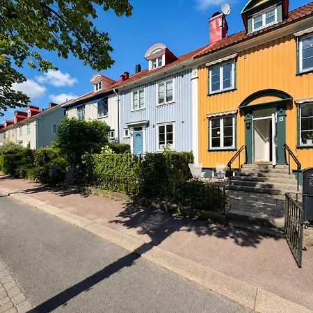 4 Bedroom Townhouse Near Liseberg With Free Parking For Families And Companies